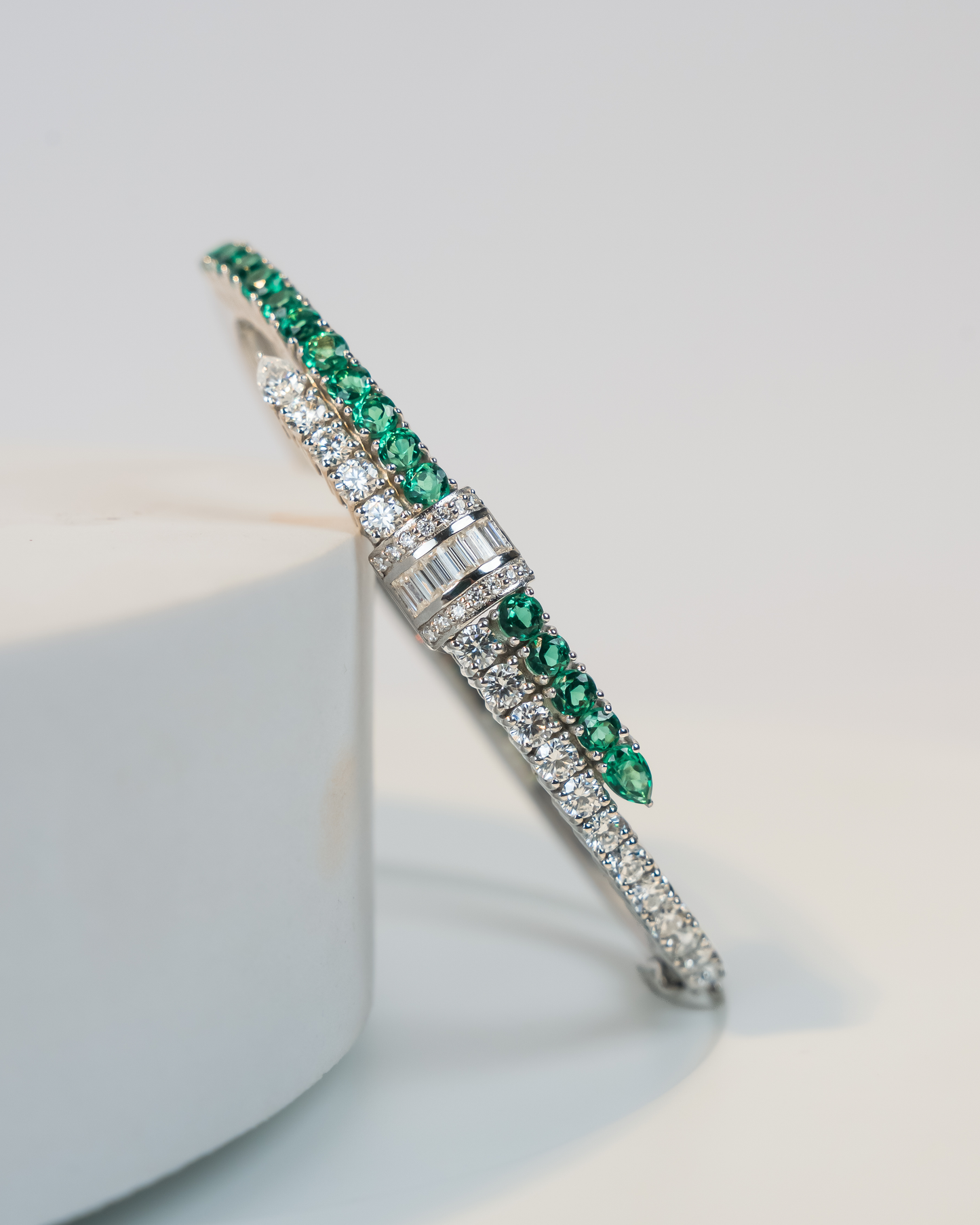 CROSS OVER BANGLE
